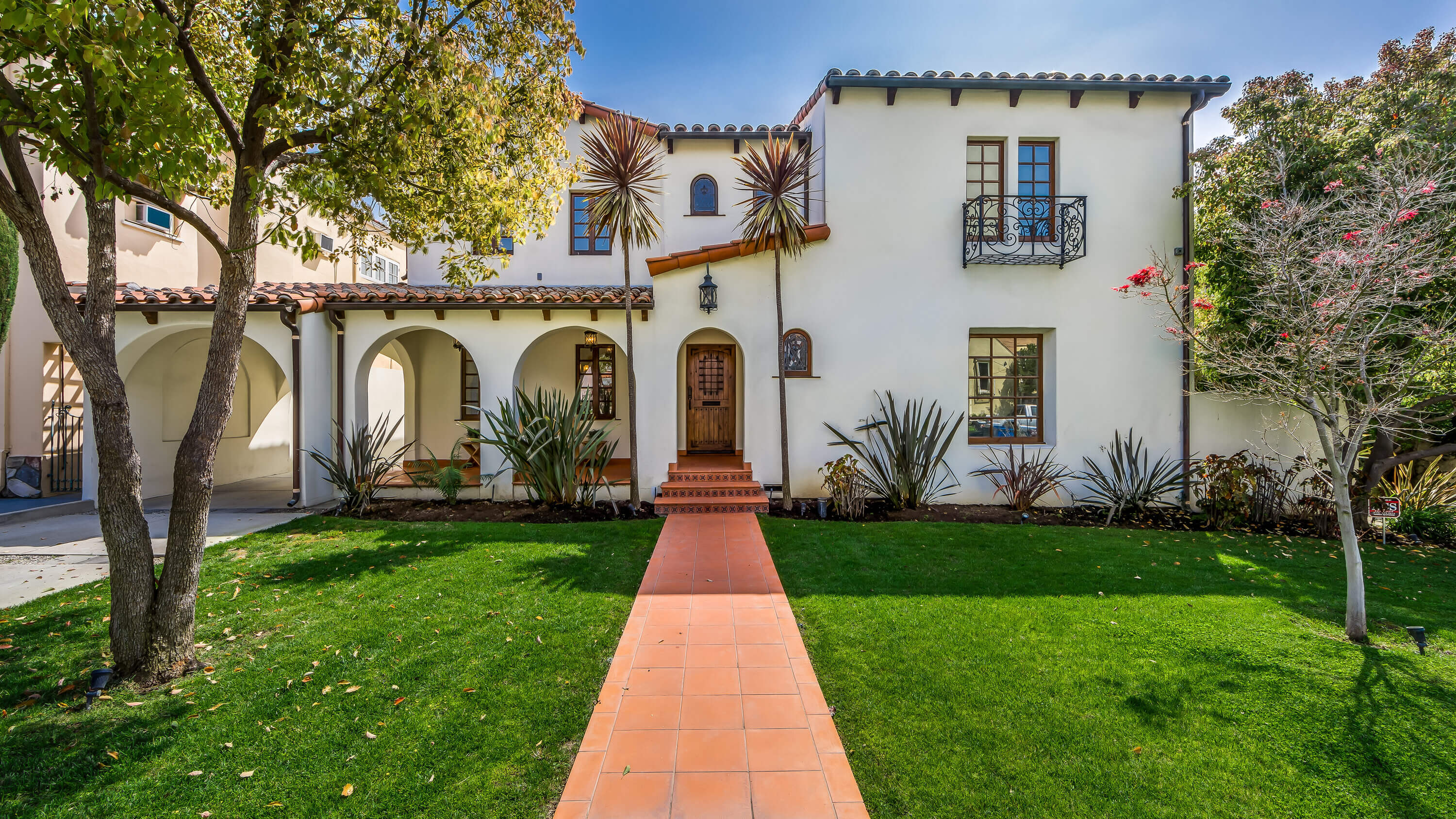 California's Housing Market Navigates Elevated Rates and Tight Inventory